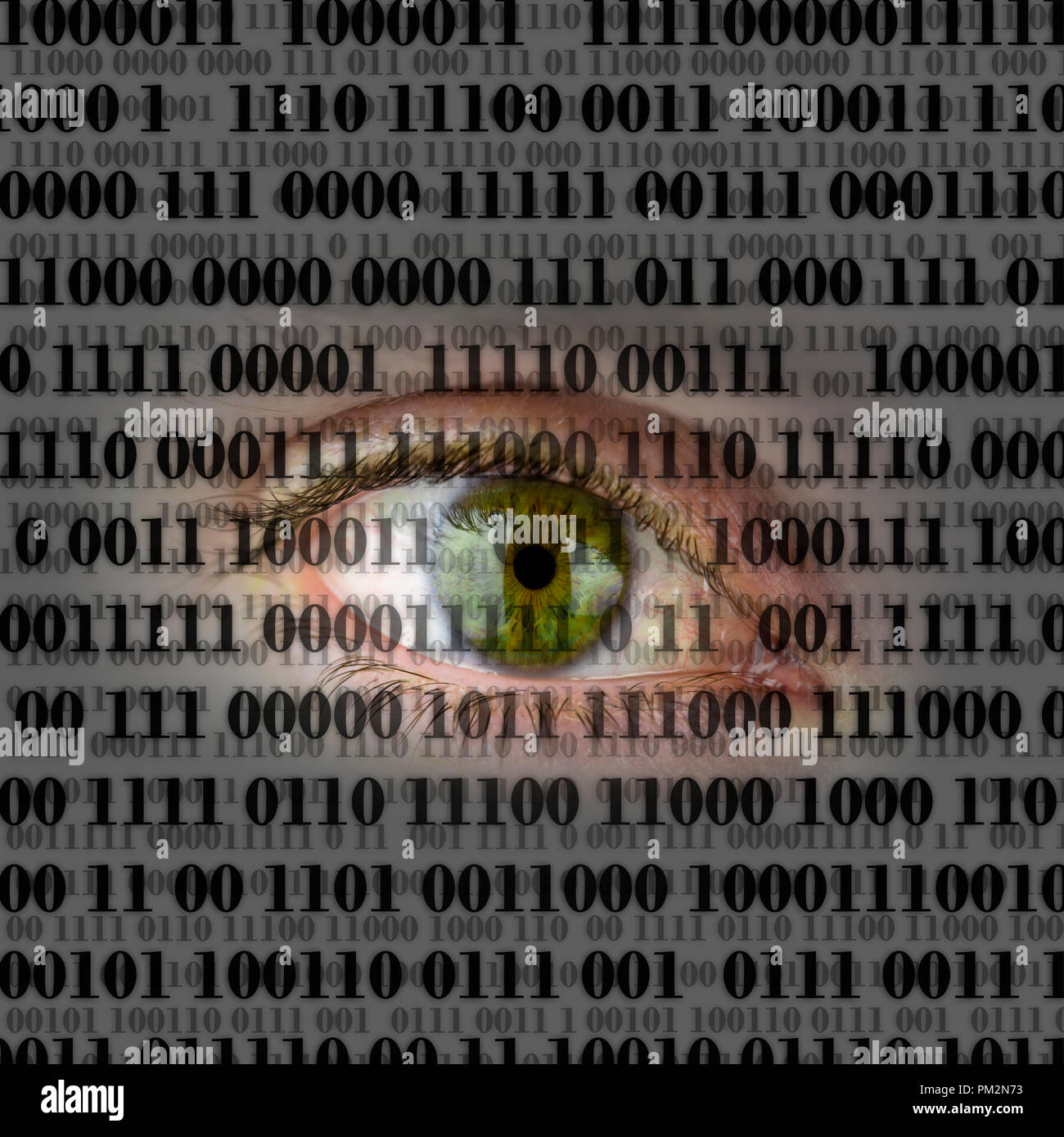 Nahaufnahme des menschlichen Auges mit binären Code. Konzept der Internet ausspionieren. Stockfoto
