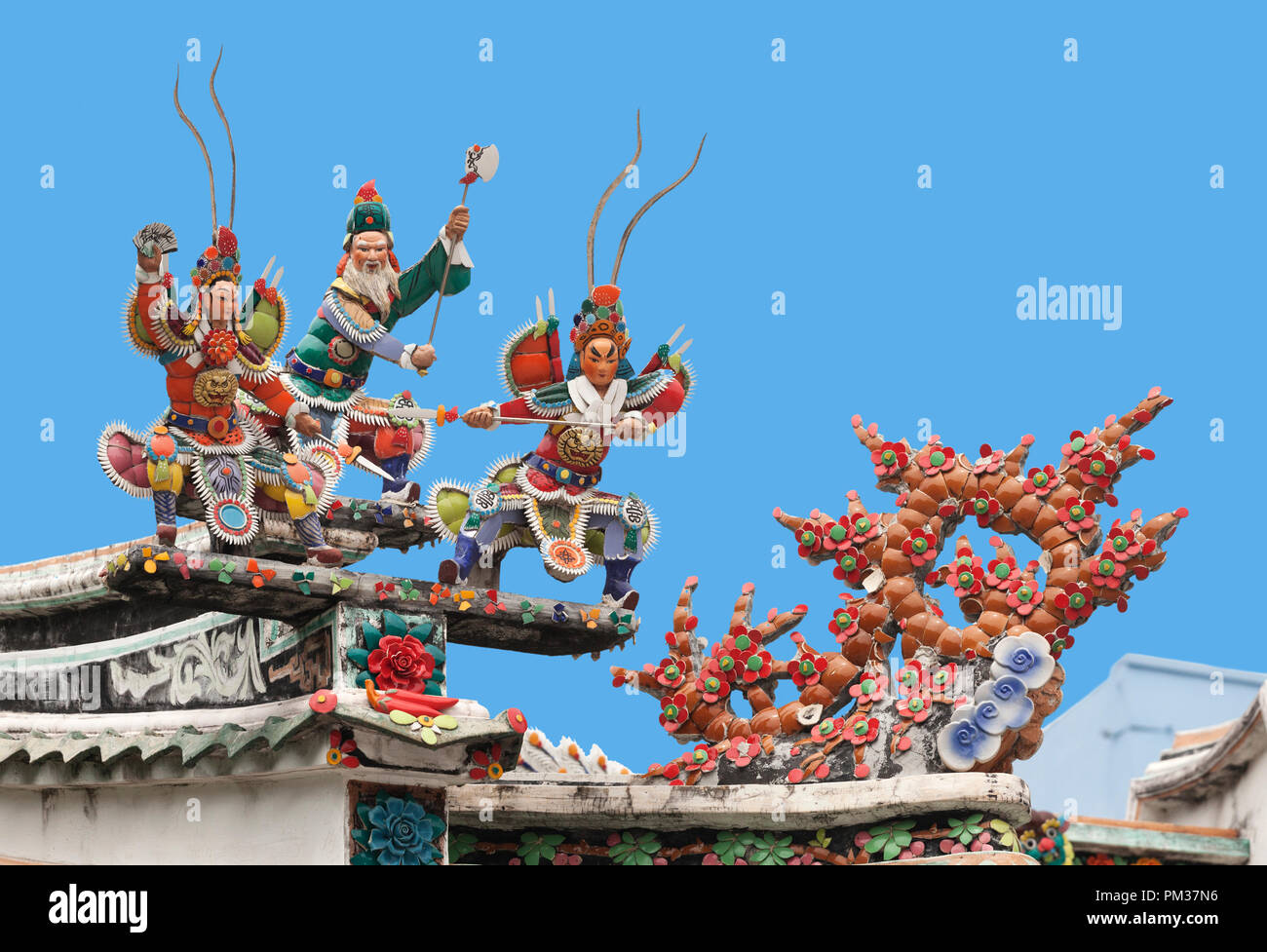 Krieger an einem Tempel Dach Stockfoto