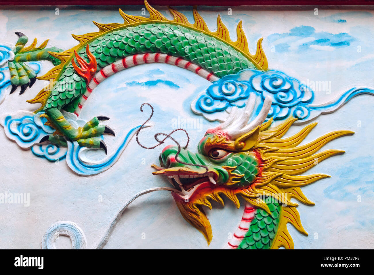 Drachen Dekoration eines Tempels in Vietnam. Stockfoto