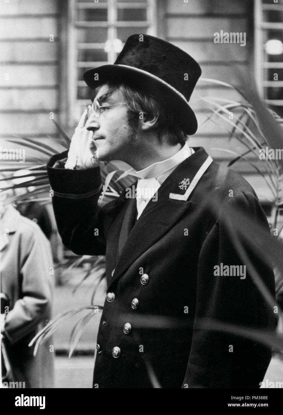 Beatle John Lennon Dreharbeiten eine Fernsehsendung für die BBC, 1966. Datei Referenz Nr. 1193 003 THA © GFS/Hollywood Archiv - Alle Rechte vorbehalten Stockfoto
