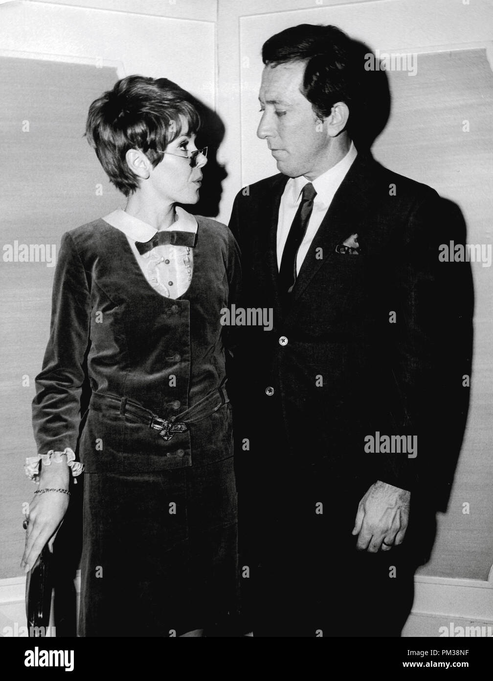 Andy Williams und Judy Carne an der Golden Globe Nominierungen, 1967. Datei Referenz Nr. 1225 001 THA © GFS/Hollywood Archiv - Alle Rechte vorbehalten Stockfoto