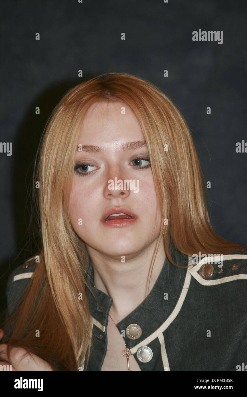 Dakota Fanning, "Die Ausreißer" Portrait Session, 11. März 2010. Reproduktion von amerikanischen Boulevardzeitungen ist absolut verboten. Datei Referenz # 30162 16 GFS nur für den redaktionellen Gebrauch - Alle Rechte vorbehalten Stockfoto