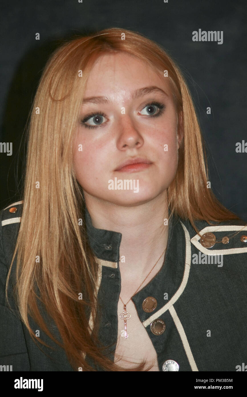 Dakota Fanning, "Die Ausreißer" Portrait Session, 11. März 2010. Reproduktion von amerikanischen Boulevardzeitungen ist absolut verboten. Datei Referenz # 30162 17 GFS nur für redaktionelle Verwendung - Alle Rechte vorbehalten Stockfoto
