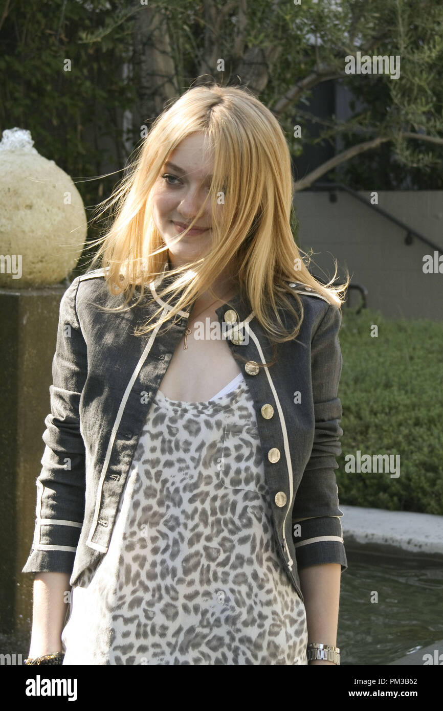 Dakota Fanning, "Die Ausreißer" Portrait Session, 11. März 2010. Reproduktion von amerikanischen Boulevardzeitungen ist absolut verboten. Datei Referenz # 30162 24 GFS nur für redaktionelle Verwendung - Alle Rechte vorbehalten Stockfoto