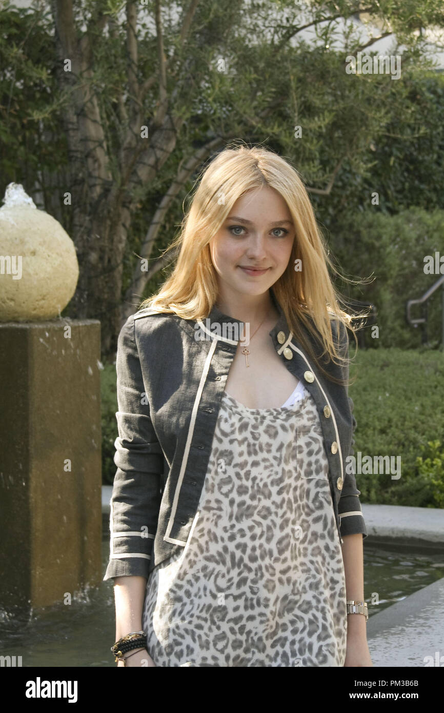 Dakota Fanning, "Die Ausreißer" Portrait Session, 11. März 2010. Reproduktion von amerikanischen Boulevardzeitungen ist absolut verboten. Datei Referenz # 30162 32 GFS nur für den redaktionellen Gebrauch - Alle Rechte vorbehalten Stockfoto