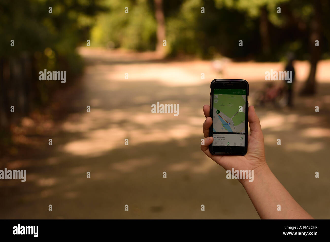 Smartphone, das für die Navigation verwendet wird. Stockfoto