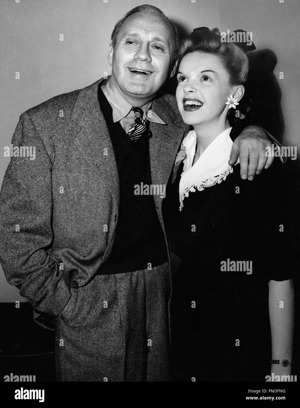 Studio Publicity still: Jack Benny und Judy Garland um 1945 File Reference # 30732 1282THA Stockfoto