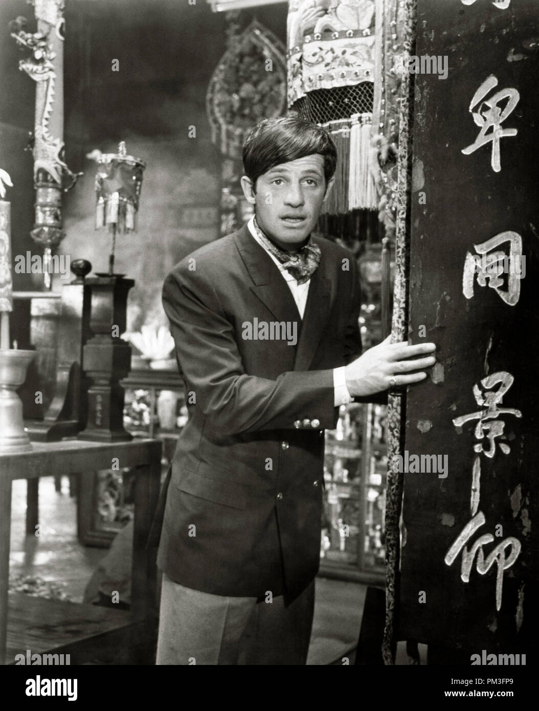 'Bis zu seinen Ohren', Jean Paul Belmondo, 1965 Datei Referenz # 30732 131 THA Stockfoto