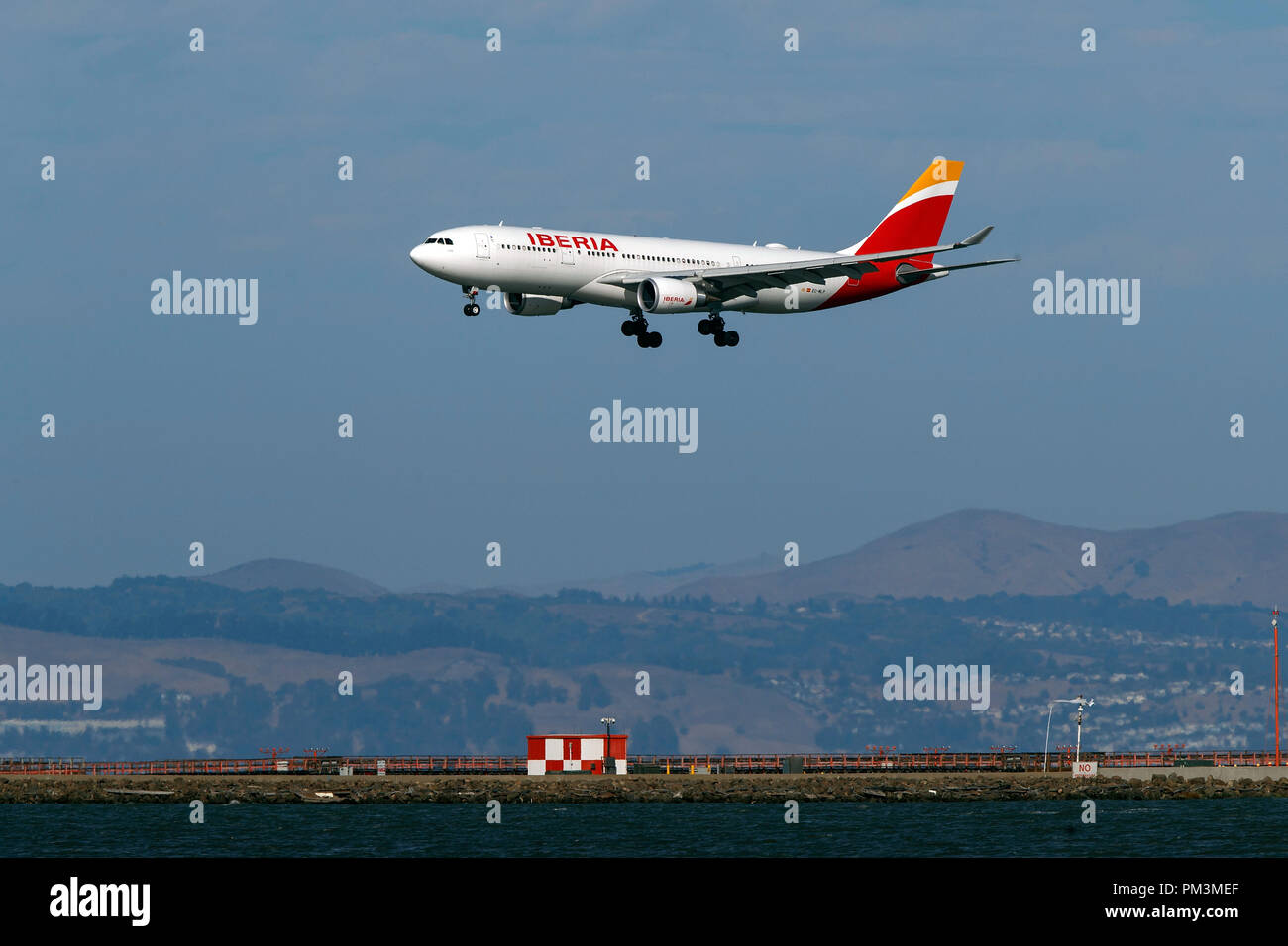 Ein durch Iberia Landung am Flughafen San Francisco International (Ksfo), San Francisco, Kalifornien, 330-202 (EG-MLP) betrieben Airbus, Vereinigte Staaten von Amerika Stockfoto