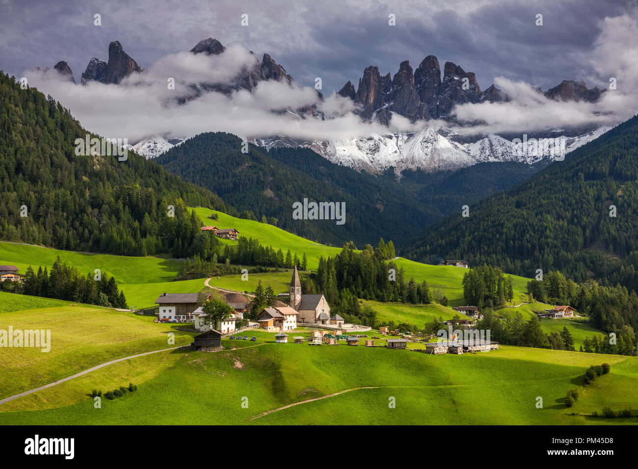 Santa Maddalena/Santa Magdalena und Dolomiten, Funes, Südtirol, Italien Stockfoto