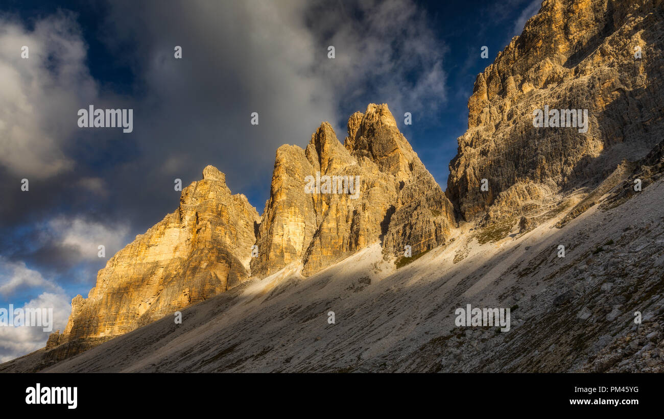 Tre Cime di Laveredo, drei spektakulären Gipfeln in Tre Cime di Lavaredo Nationalpark, Sextner Dolomiten, Südtirol, Italien Stockfoto
