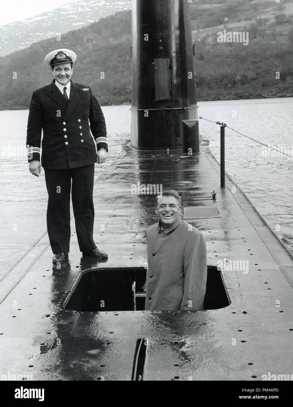 Cary Grant Besuche ein U-Boot an Finnant, Schottland, Loch Long Februar 2,1960. Datei Referenz Nr. 1084 004 THA © GFS/Hollywood Archiv - Alle Rechte vorbehalten. Stockfoto