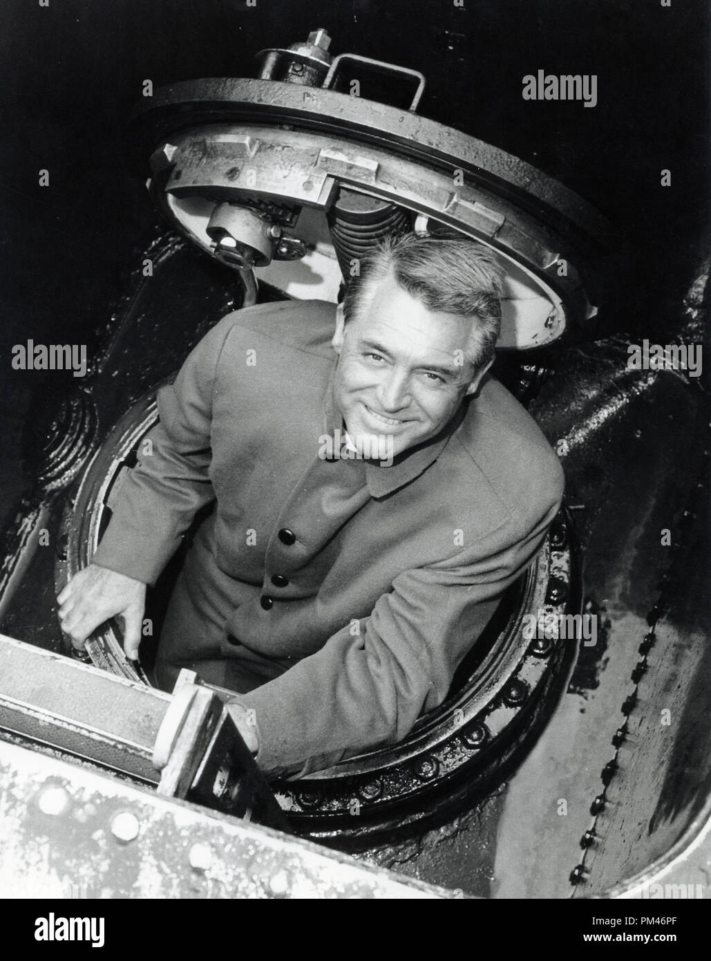 Cary Grant Besuche ein U-Boot an Finnant, Schottland, Loch Long Februar 2,1960. Datei Referenz Nr. 1084 005 THA © GFS/Hollywood Archiv - Alle Rechte vorbehalten. Stockfoto