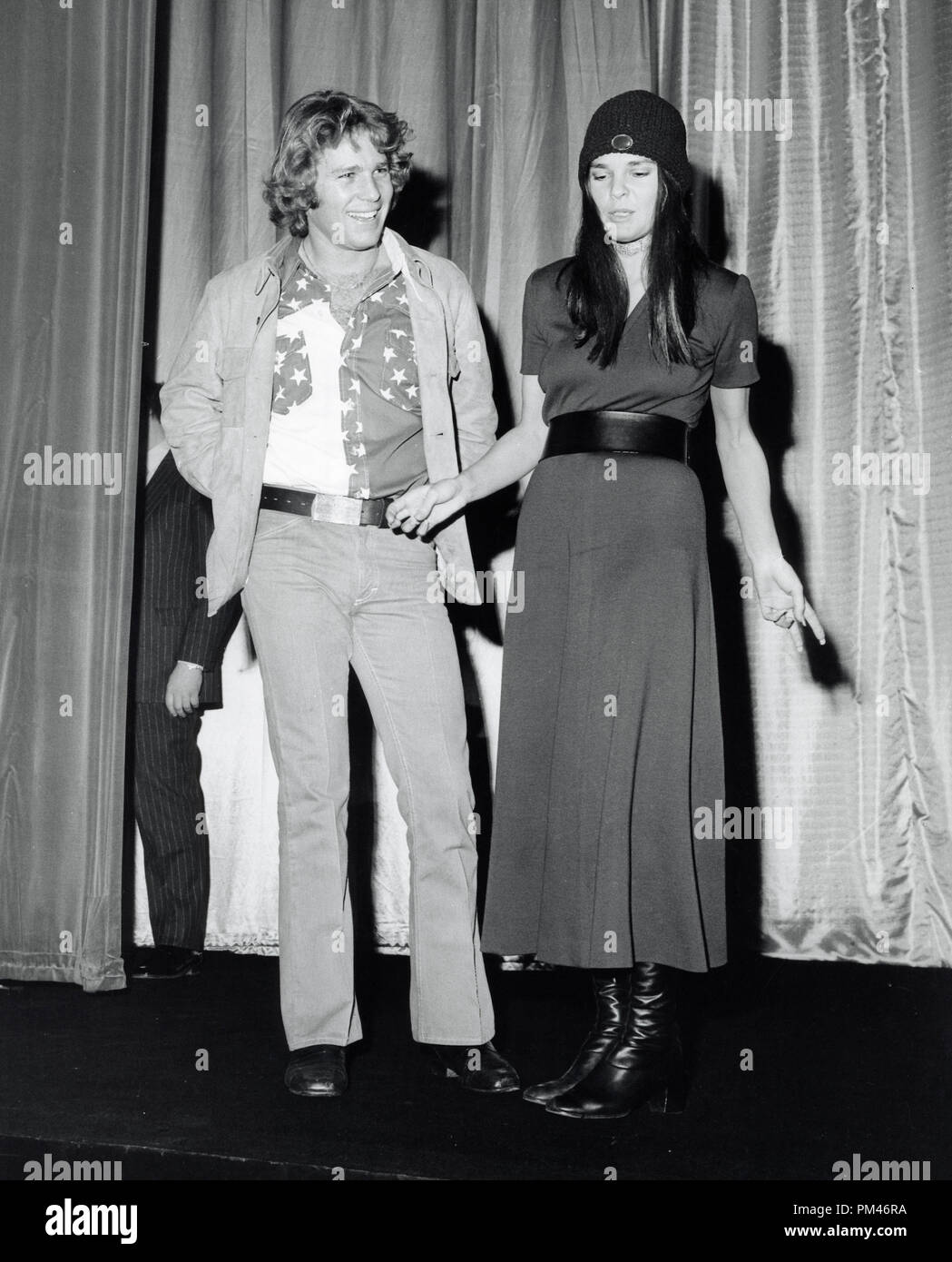 Ryan O'Neal und Ali MacGraw, 1971. Datei Referenz Nr. 1087 003 THA © GFS/Hollywood Archiv - Alle Rechte vorbehalten. Stockfoto