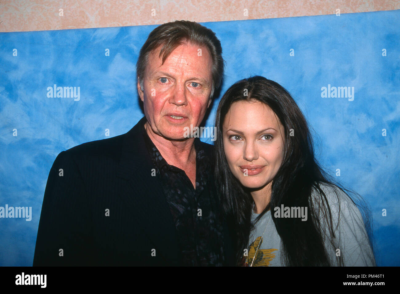 pix Jon Voight And Angelina Jolie Politics https www alamy de angelina jolie mit ihrem vater jon voight 2 juni 2001 gfshollywood archiv alle rechte vorbehalten datei referenz nr 1088 001 gfs image218910721 html