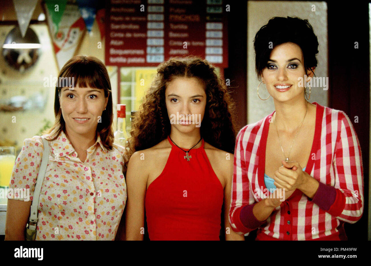 Volver Lola Duenas, Yohana Cobo, Penelope Cruz © 2006 Sony Pictures Entertainment Foto von Emilio Pereda & Paola Stockfoto