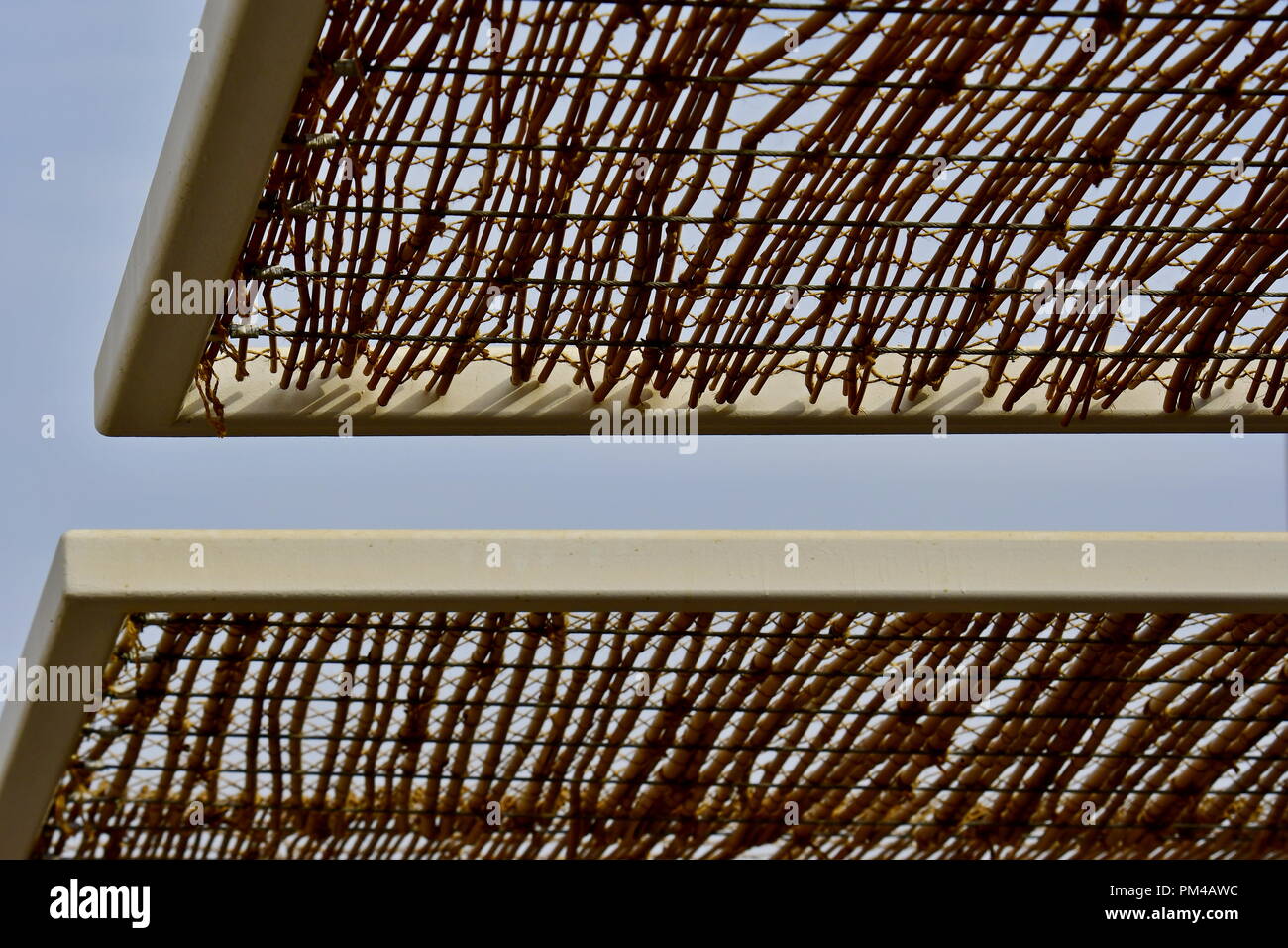 Bambus Schattierung auf Metallrahmen Stockfoto