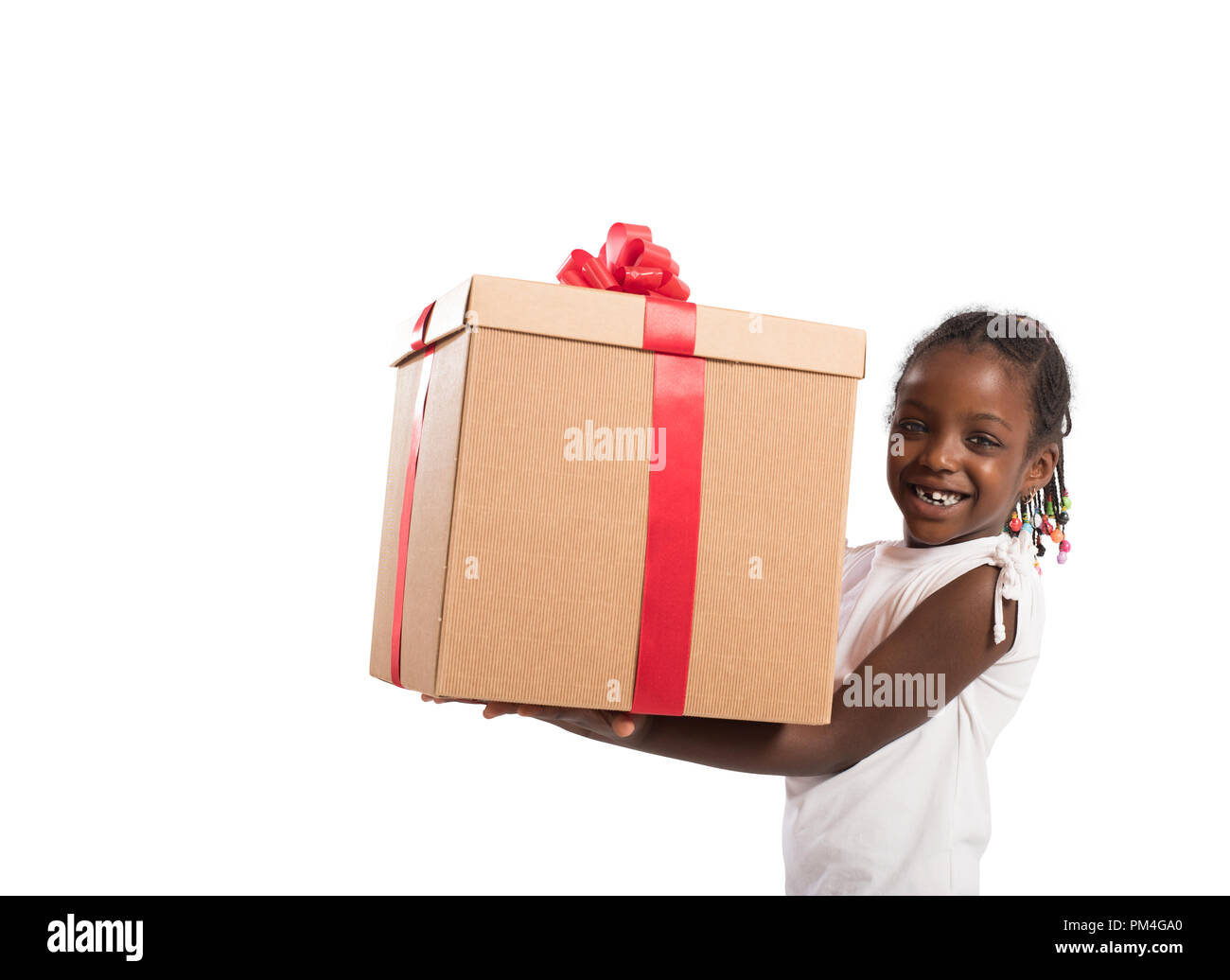 Glückliches kleines Mädchen mit einem Weihnachtsgeschenk Stockfoto