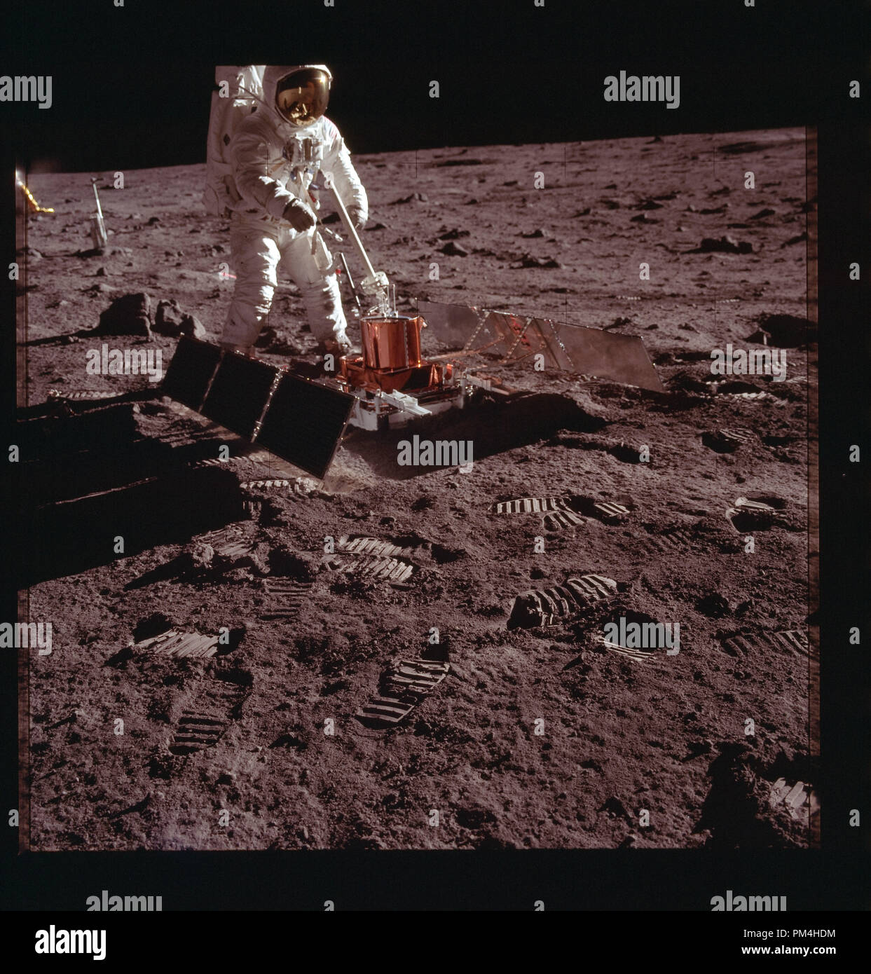 Apollo 11 Astronaut Edwin E. Aldrin Jr. (Buzz) während Juli 20, 1969 die Geschichte der Reise auf den Mond und die anschließende Mondlandung. Datei Referenz Nr. 1003 302 THA Stockfoto