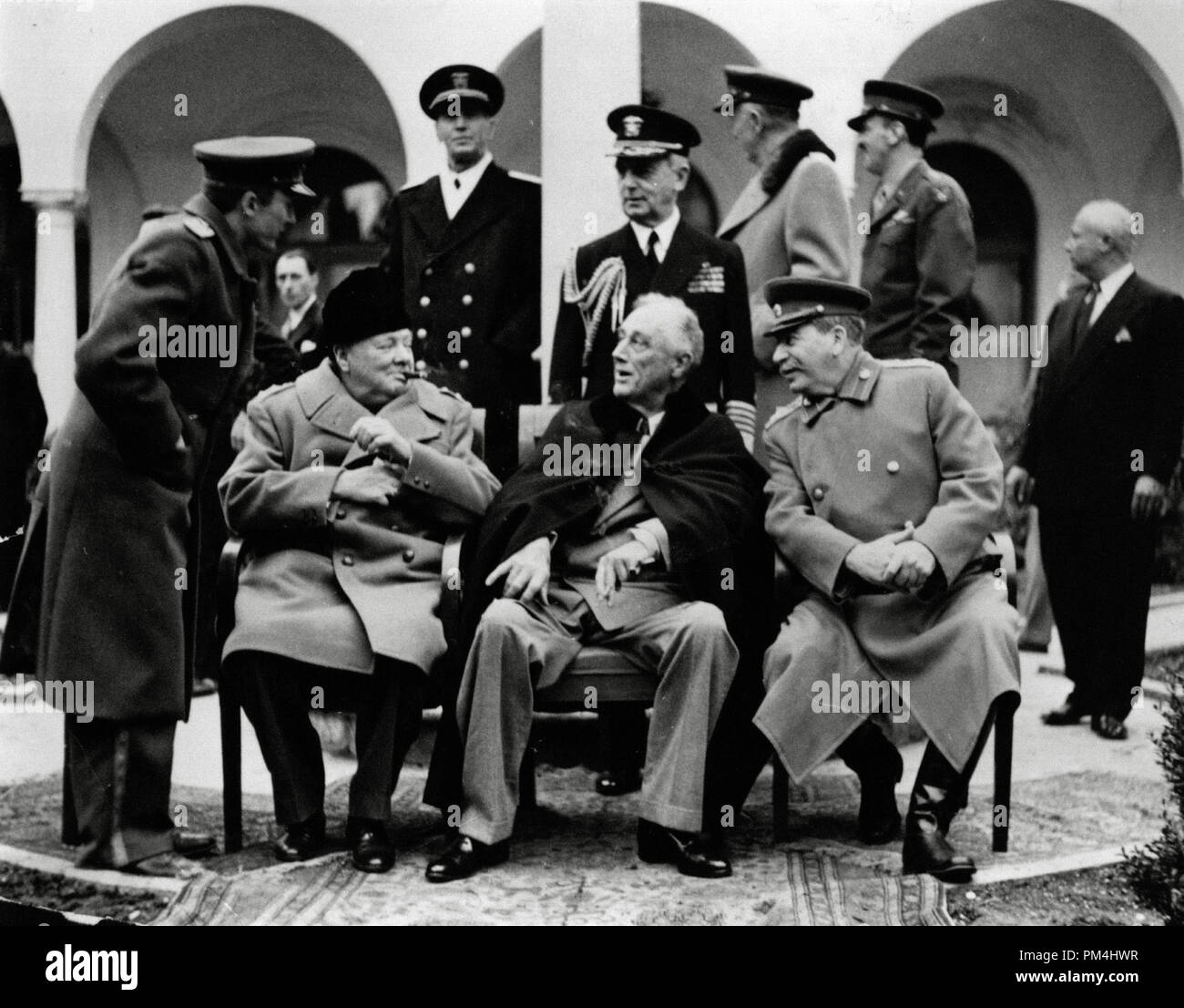 Jalta Gipfel 1945 mit Churchill, Roosevelt, Stalin. Premierminister Sir Winston Leonard Spencer Churchill, der Präsident der Vereinigten Staaten von Amerika Franklin Delano Roosevelt und der sowjetische Staatschef Josef Stalin Datei Referenz Nr. 1003 422 THA Stockfoto