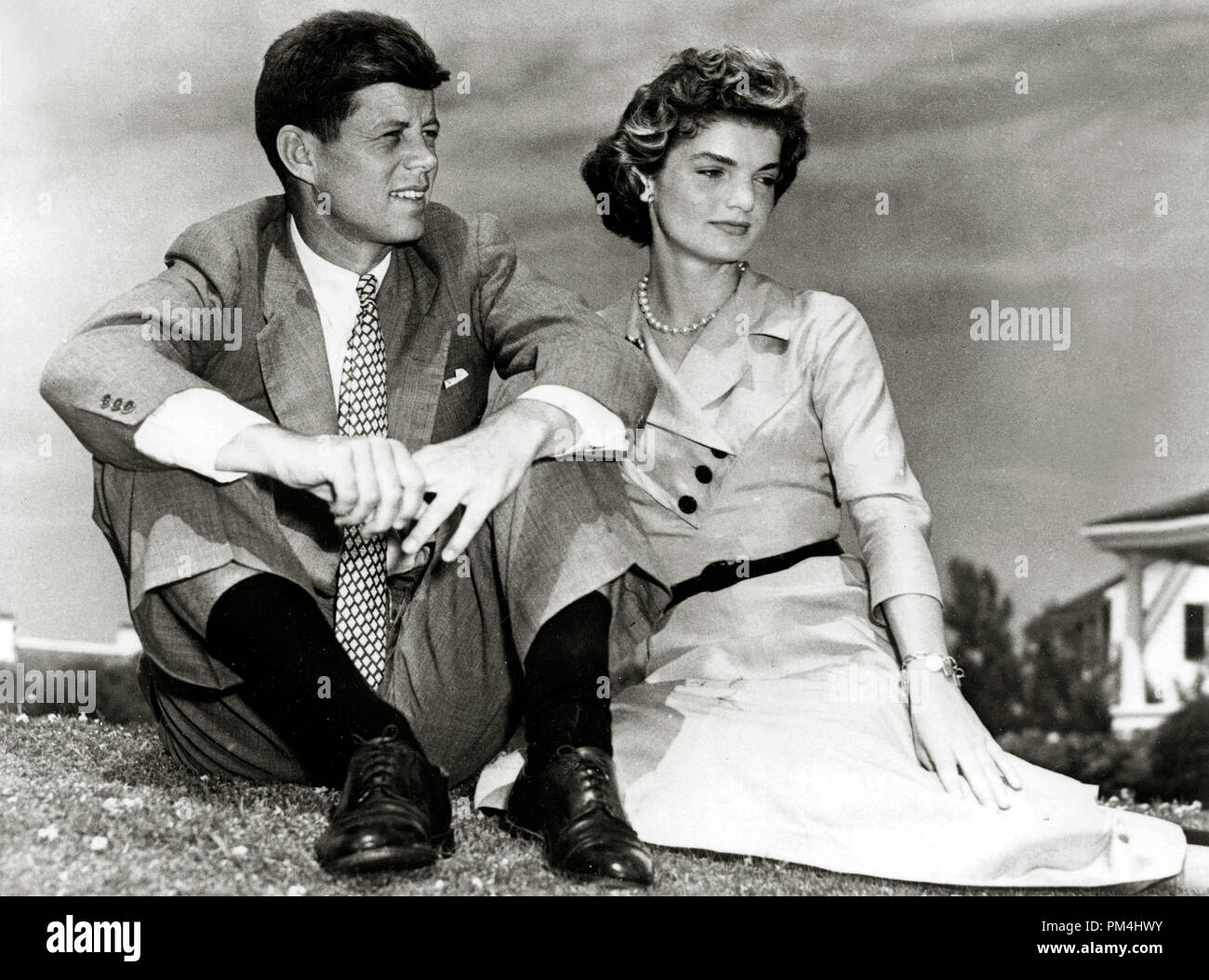 John F. Kennedy mit seiner Frau Jacqueline Kennedy (Jacqueline Bouvier) in Massachusetts, ca. 1953 Datei Referenz Nr. 1003 424 THA Stockfoto