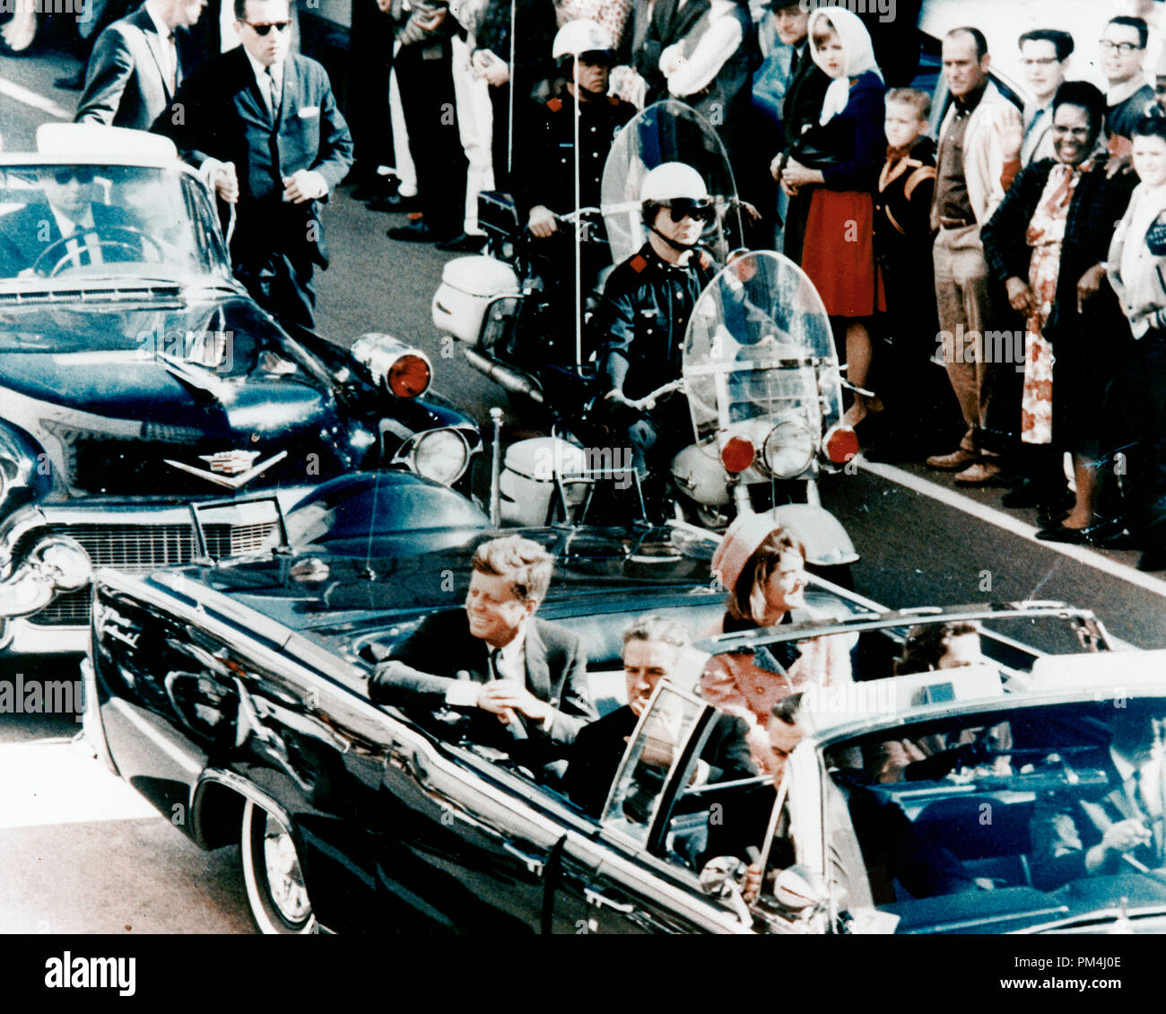 Präsident John F. Kennedy, Jacqueline Kennedy, Nellie Connally, und Gouverneur John Connally, kurz vor dem Attentat in Dallas, Texas, 22. November 1963 Datei Referenz Nr. 1003 452 THA Stockfoto