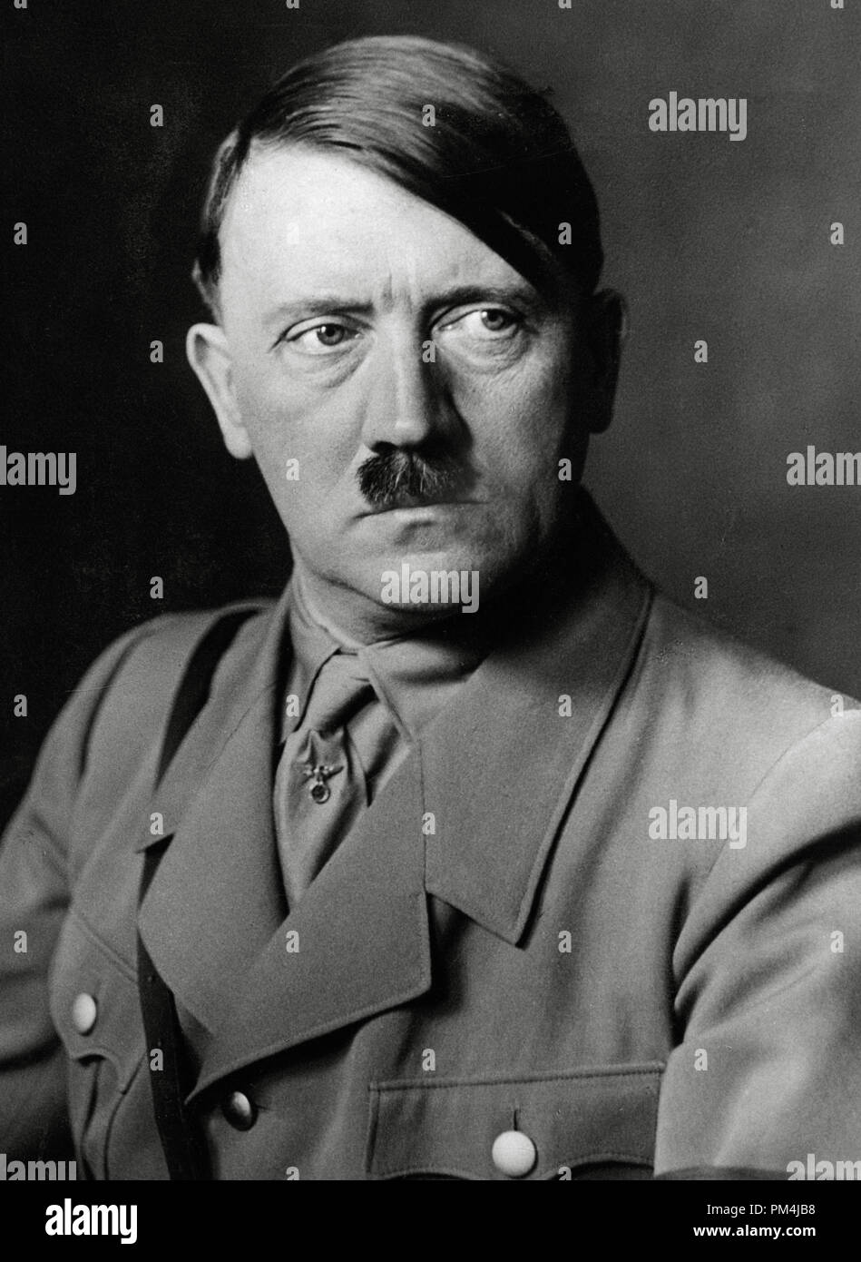 Formale Portrait von Adolf Hitler in Uniform, ca. 1938 Datei Referenz Nr. 1003 649 THA Stockfoto