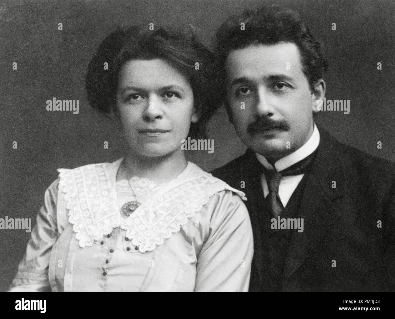 Mileva Maric und Albert Einstein, 1912 Datei Referenz Nr. 1003 674 THA Stockfoto Mileva Maric und Albert Einstein, 1912 Datei Referenz Nr. 1003 674 THA Stockfoto