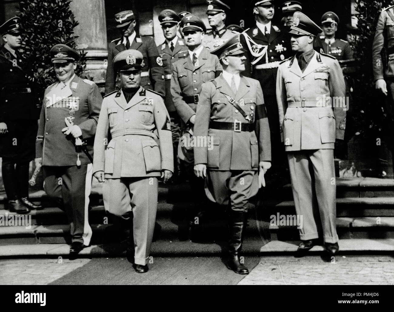 Benito Mussolini, Rudolf Hess, Adolf Hitler und andere außerhalb der Führerbau Gebäude in München, Deutschland, 1938 Datei Referenz Nr. 1003 676 THA Stockfoto