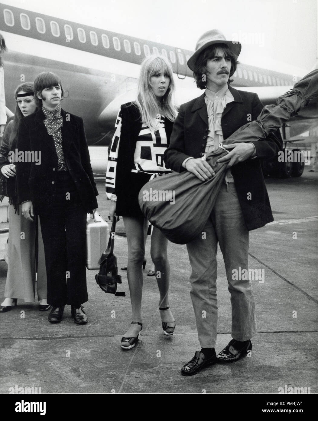 Beatles, George Harrison und Ringo Starr zusammen mit Pattie Boyd und Maureen, 1968. Datei Referenz Nr. 1013_060 THA © GFS/Hollywood Archiv - Alle Rechte vorbehalten. Stockfoto