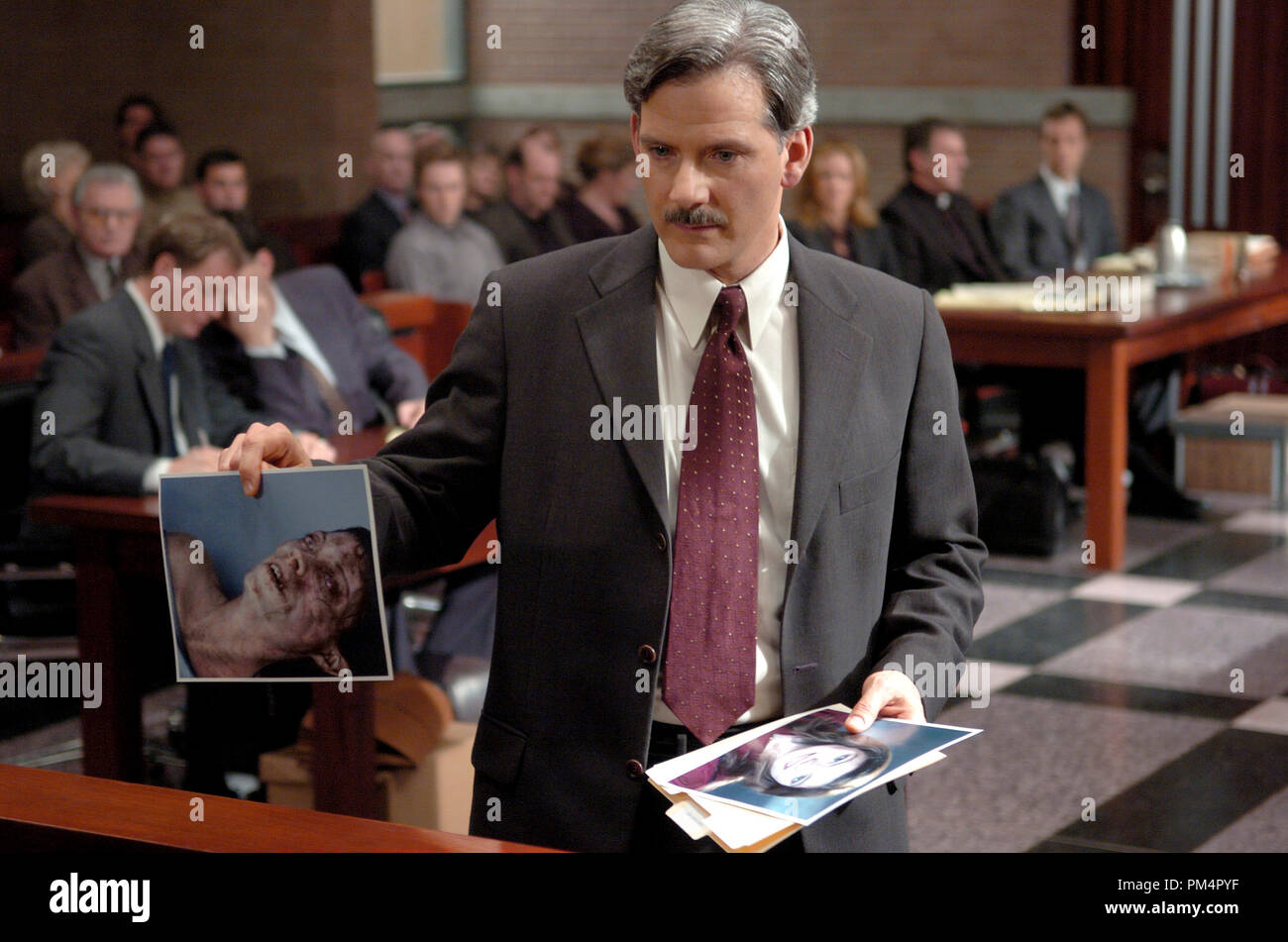 Szenenfoto aus "Der Exorzismus von Emily Rose' Campbell Scott 2005 Stockfoto