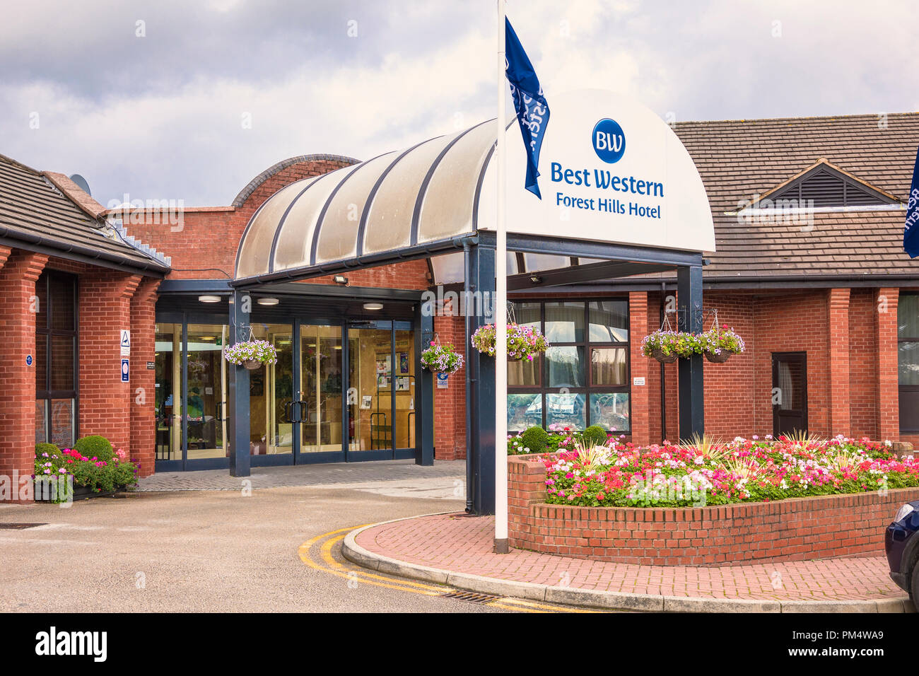 Vor dem Eingang zum Best Western Forest Hills Hotel in Frodsham Cheshire England Großbritannien Stockfoto