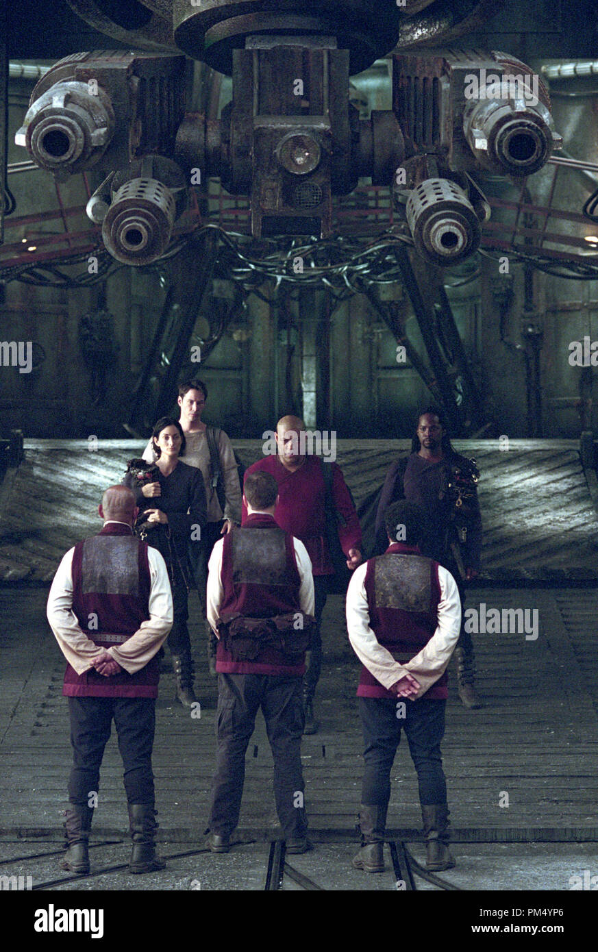 Film Still / Werbung immer noch von der "Matrix Reloaded" Carrie-Anne Moss, Keanu Reeves, Laurence Fishburne, Harold Perrineau © 2003 Warner Brothers Photo Credit: jasin Boland Datei Referenz # 30753324 THA nur für redaktionelle Verwendung - Alle Rechte vorbehalten Stockfoto