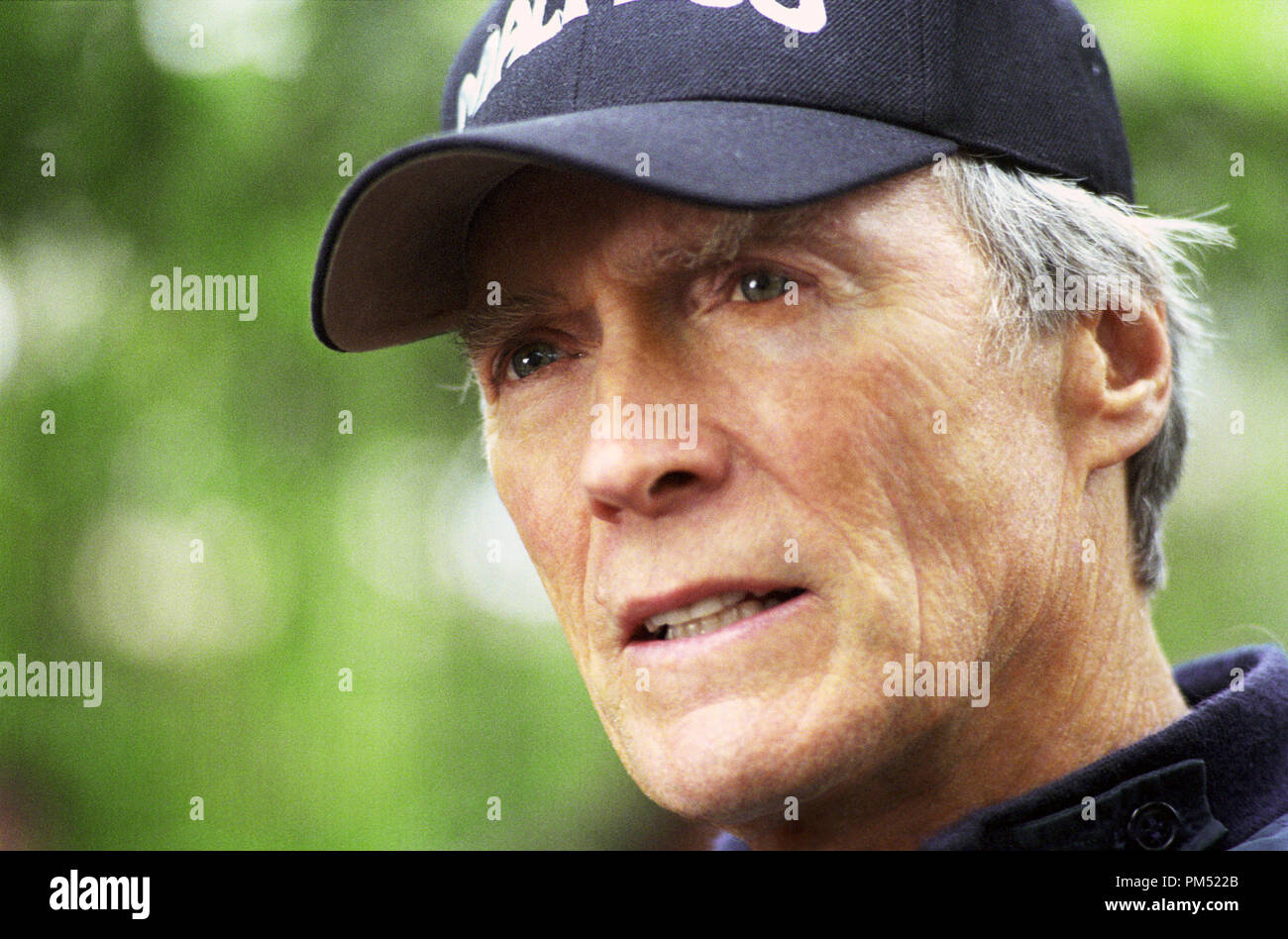 Film noch von 'Mystic River' Clint Eastwood Photo Credit: Merle W. Wallace © 2003 Warner Bros. Stockfoto