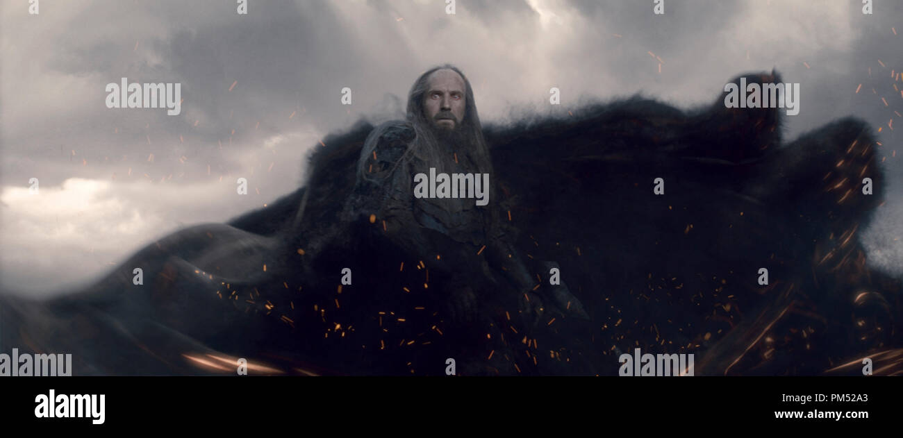 Ralph Fiennes Als Hades In Warner Bros Pictures Und Legendaren Pictures Kampf Der Titanen Von Warner Bros Pictures Vertrieben Stockfotografie Alamy