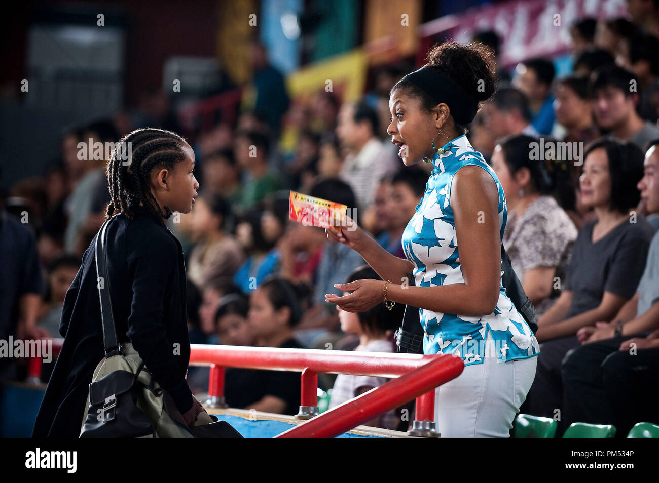 Jaden Smith als "re" und Parker Taraji P. Henson als seine Mutter herry' in Columbia Pictures' "Karate Kid". Stockfoto