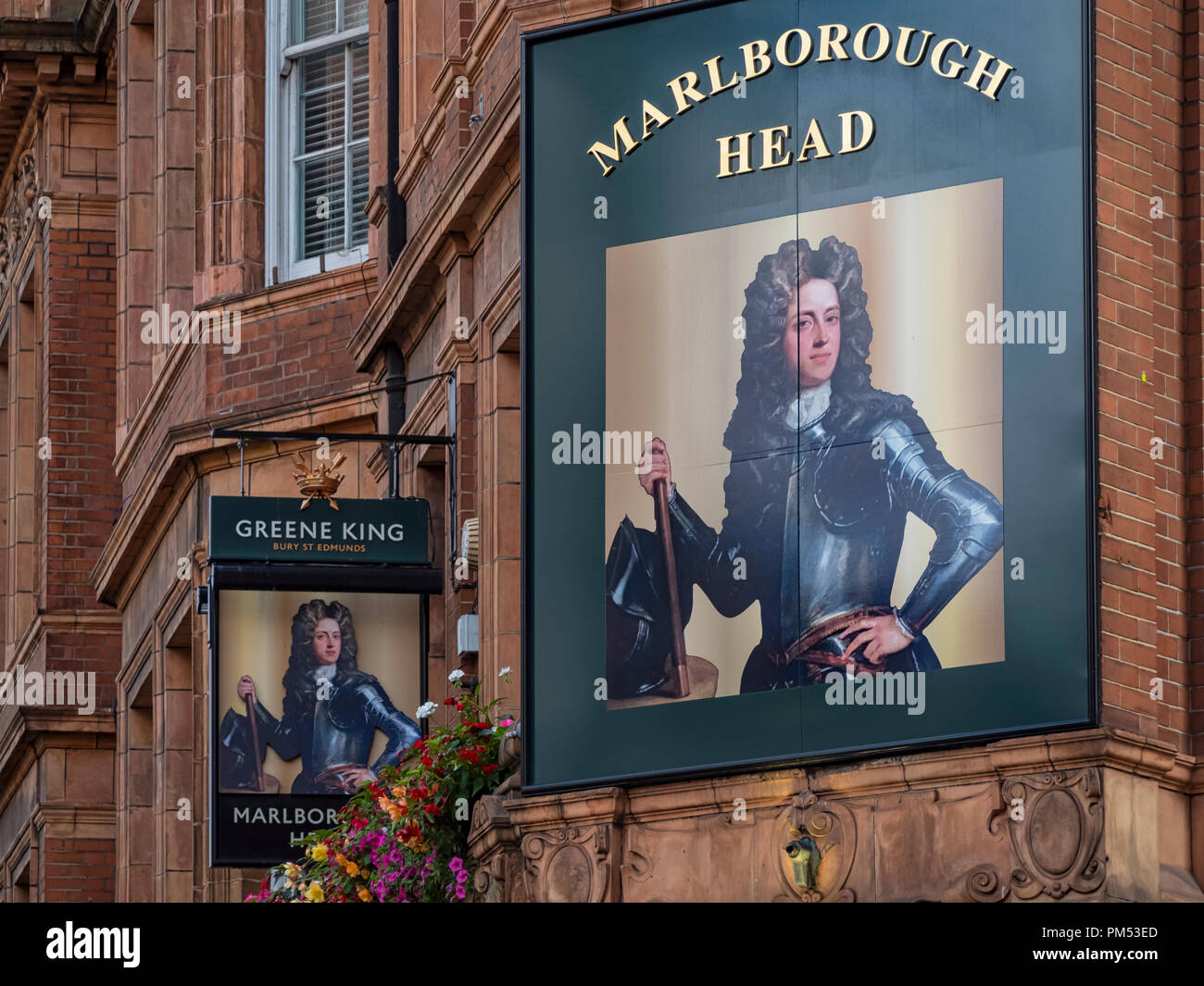 LONDON, Großbritannien – 25. AUGUST 2018: Schild über dem Marlborough Head Pub auf der North Audley Street Stockfoto