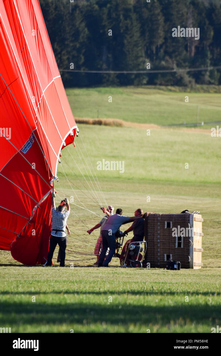 Ein Heißluftballon ist ein Leichter-als-Luft aus Flugzeugen der eine Tasche, einen Umschlag, in dem sich Luft. Stockfoto