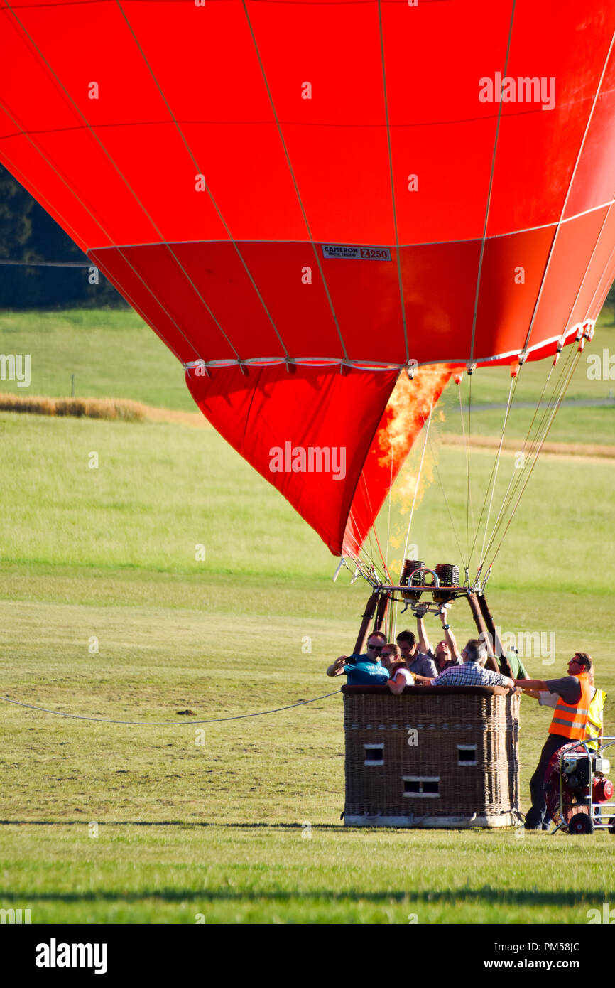 Ein Heißluftballon ist ein Leichter-als-Luft aus Flugzeugen der eine Tasche, einen Umschlag, in dem sich Luft. Stockfoto
