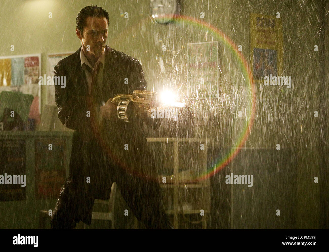 Studio Werbung immer noch von "Constantine" Keanu Reeves © 2005 Warner Brothers Foto von David James Datei Referenz # 307362231 THA nur für redaktionelle Verwendung - Alle Rechte vorbehalten Stockfoto