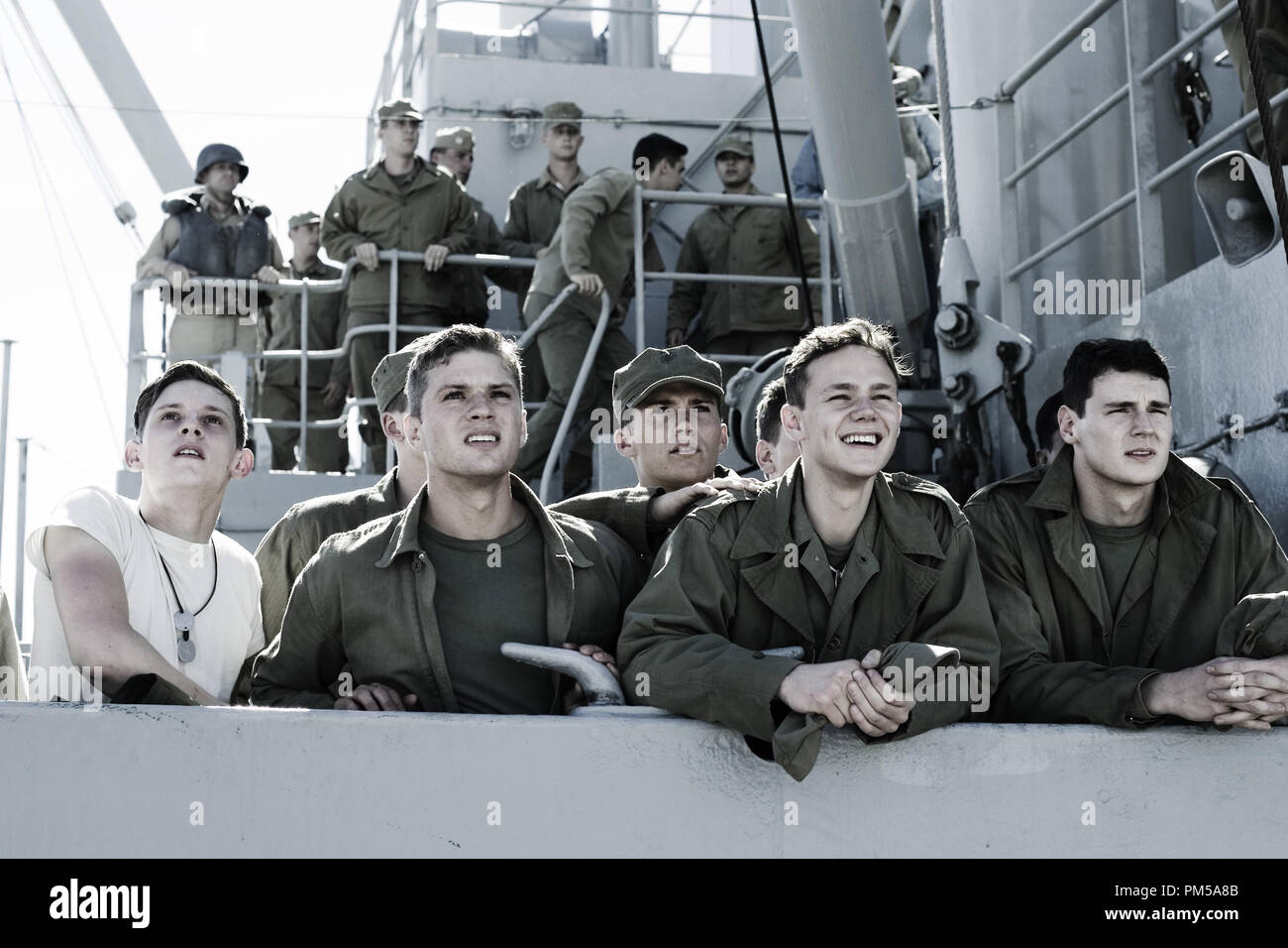 Studio Werbung noch von 'Flags unserer Väter' Jamie Bell, Ryan Phillippe, Scott Reeves, Joseph Cross, Benjamin Walker © 2006 Warner Photo Credit: MERIE W. Wallace Datei Referenz # 307371688 THA nur für redaktionelle Verwendung - Alle Rechte vorbehalten Stockfoto