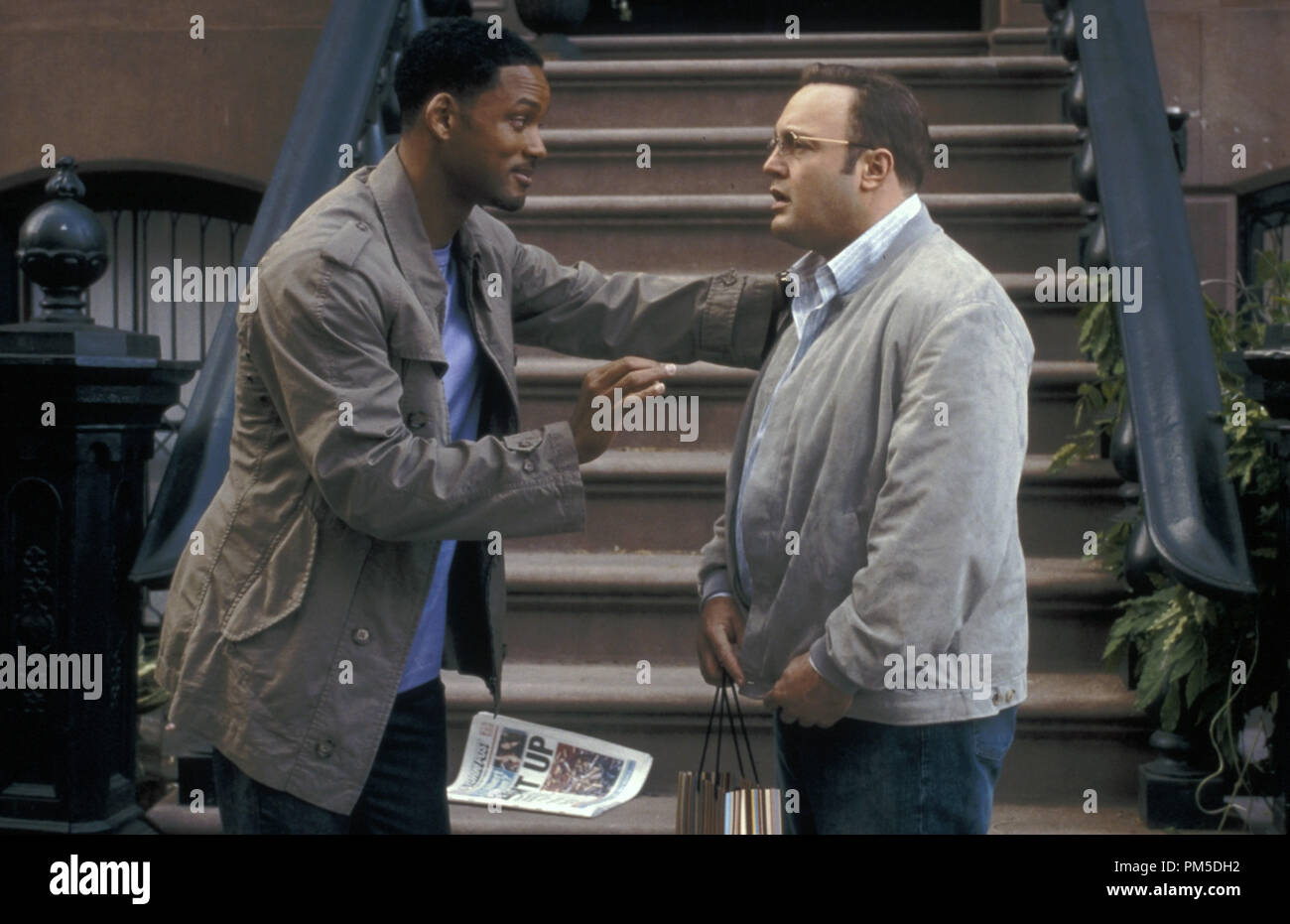 Film Still / Werbung immer noch von "Hitch" Will Smith, Kevin James © 2005 Columbia Photo Credit: Barry Wetcher Datei Referenz # 30736414 THA nur für redaktionelle Verwendung - Alle Rechte vorbehalten Stockfoto