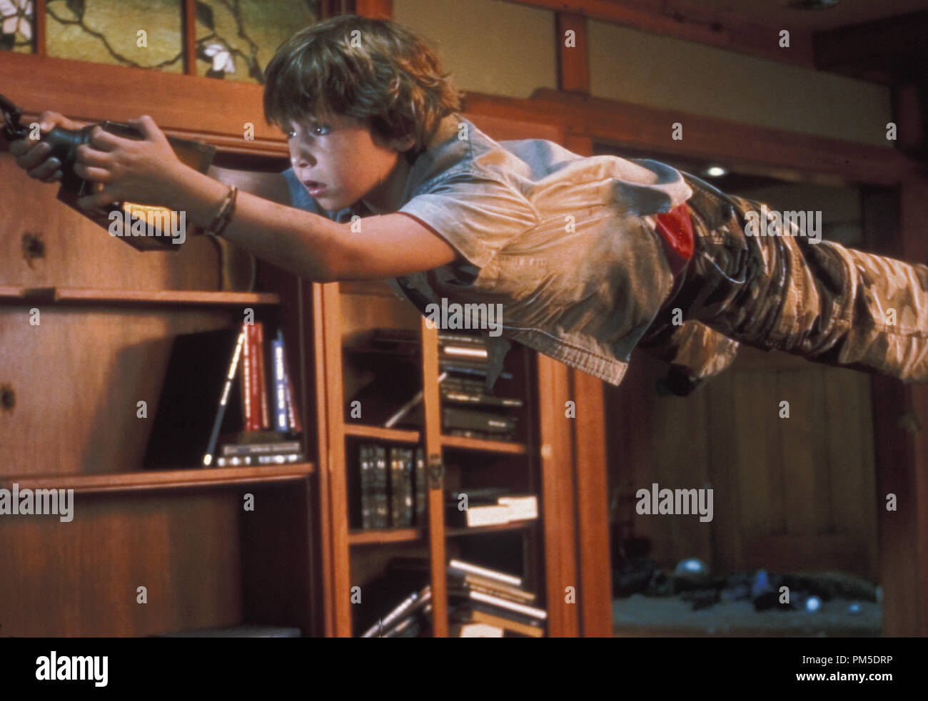 Film Still / Werbung immer noch von "zathura" Jonah Bobo © 2005 Columbia Photo Credit: Merrick Morton Datei Referenz # 30736549 THA nur für redaktionelle Verwendung - Alle Rechte vorbehalten Stockfoto