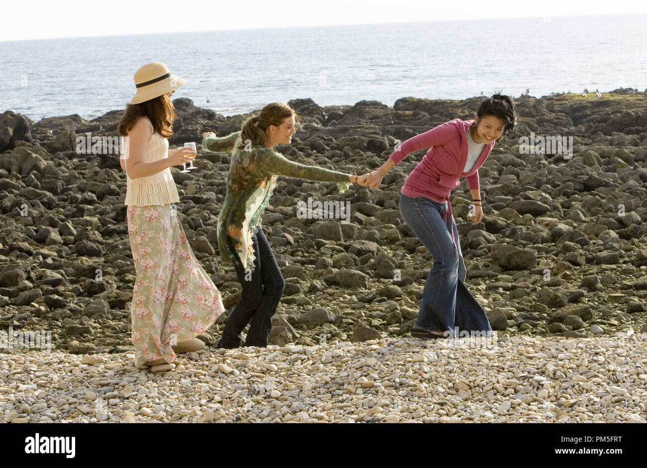 Szenenfoto aus "Die Jane Austen Book Club" Amy Brenneman, Maggie Grace, Gwendoline Yeo © 2007 Mockingbird Bilder Datei Referenz # 30738171 THA nur für redaktionelle Verwendung - Alle Rechte vorbehalten Stockfoto