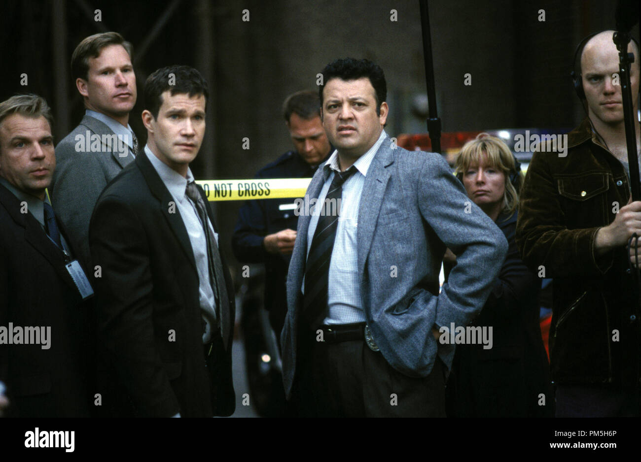 Studio Werbung immer noch von "Blut" Dylan Walsh, Paul Rodriguez © 2002 Warner Brothers Photo Credit: MERIE W. Wallace Stockfoto