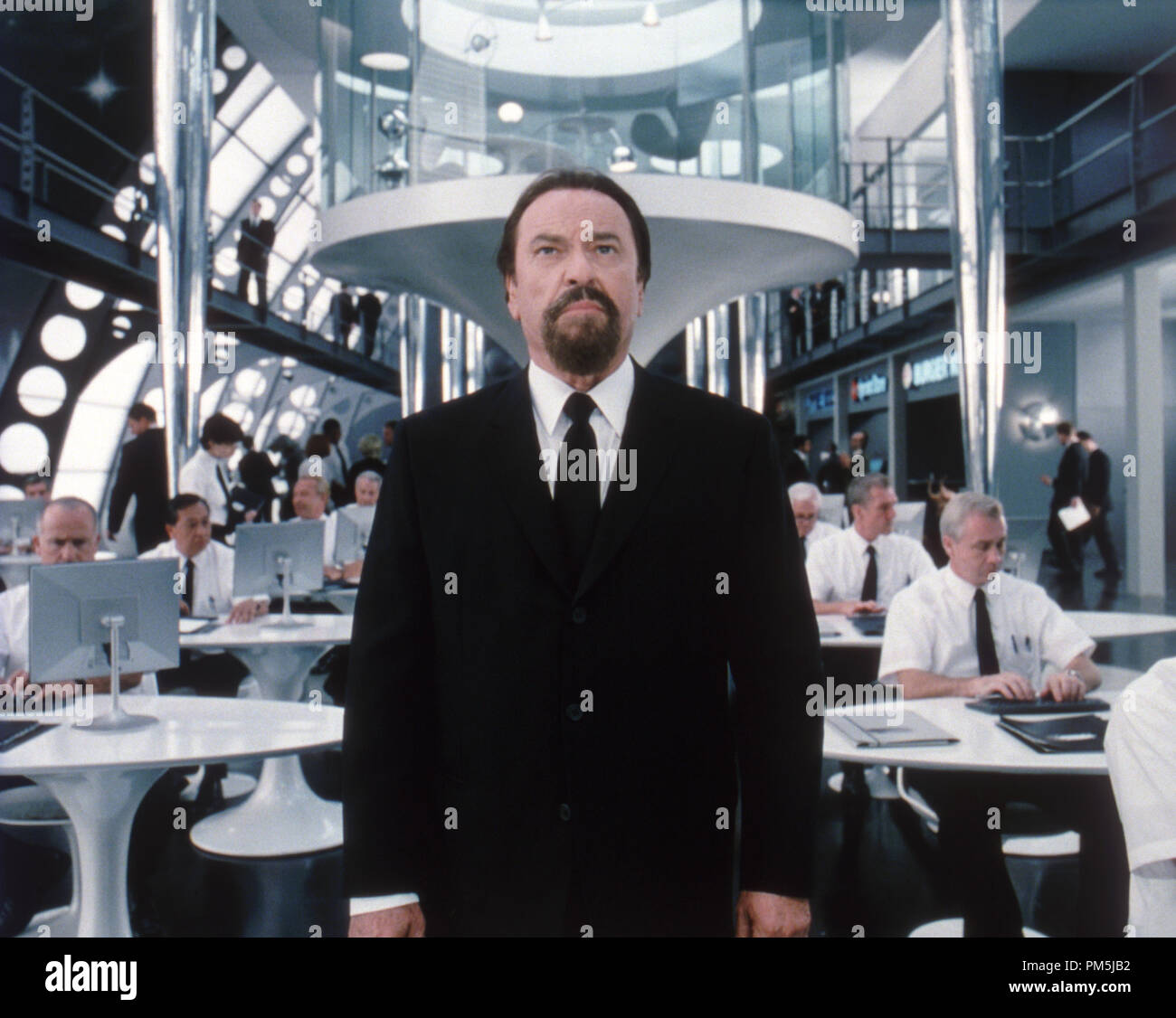 Film Still / Werbung noch von 'Men In Black II "Rip Torn © 2002 Columbia Pictures Photo Credit: Melinda Sue Gordon Stockfoto