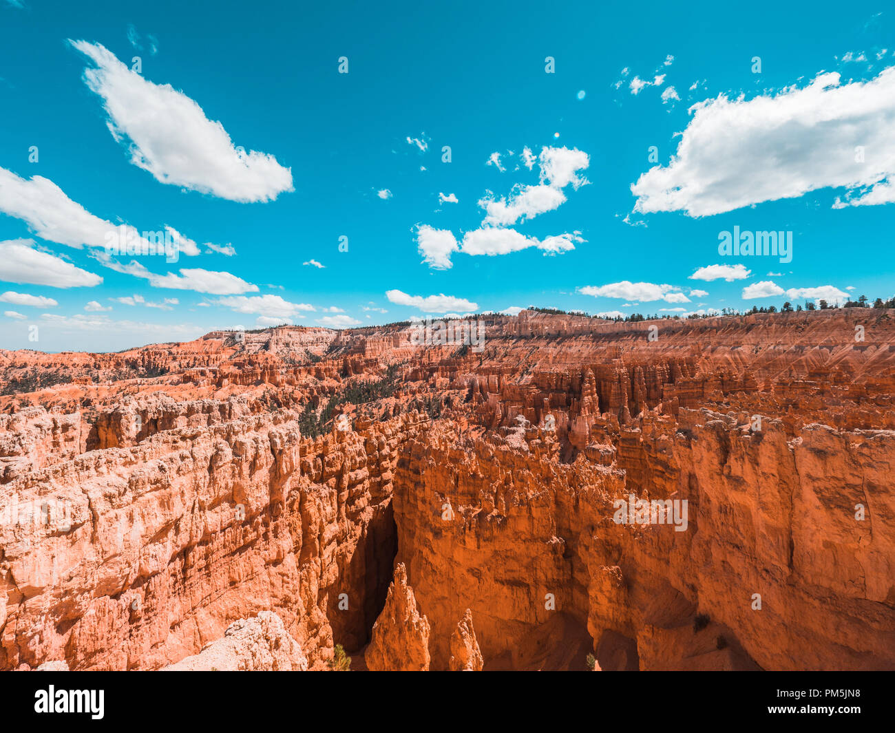 Schönen Spaziergang im Bryce Canyon mit Sonne und klare Himmel Stockfoto