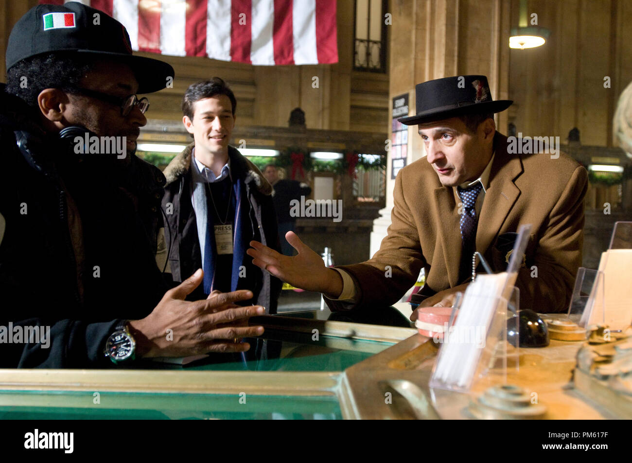 Szenenfoto aus "Wunder im St. Anna" Regisseur Spike Lee, Joseph Gordon-Levitt, John Turturro Foto: David Lee Stockfoto