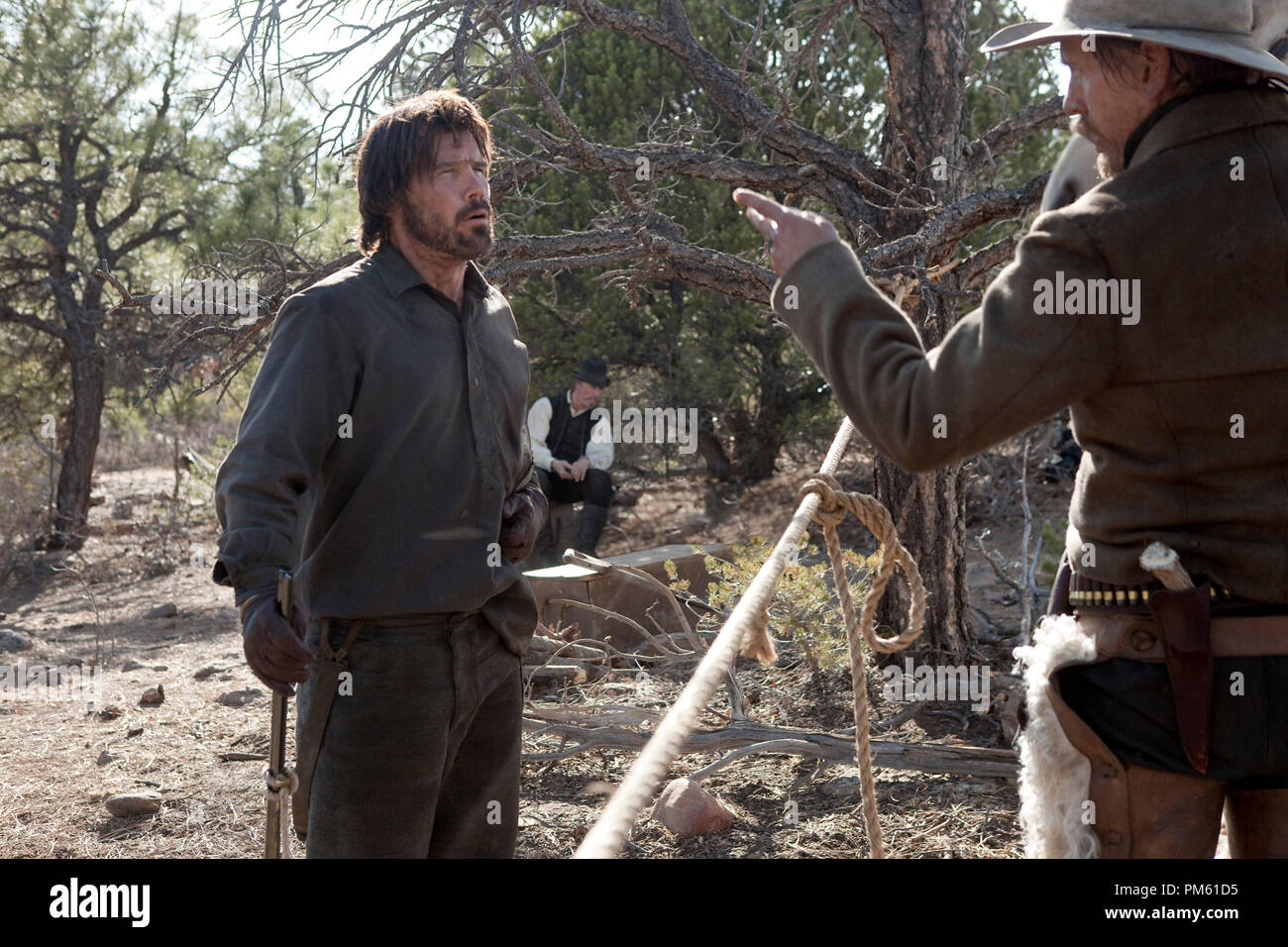 Von Links Nach Rechts Josh Brolin Spielt Tom Chaney Und Barry Pepper Spielt Gluck Ned Pfeffer In Paramount Pictures True Grit Stockfotografie Alamy
