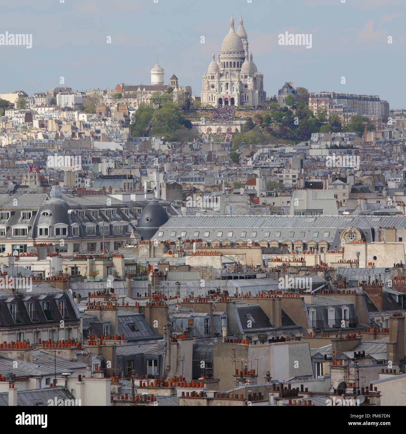 Montmartre mit Sacre Coeur Basilika Stockfoto